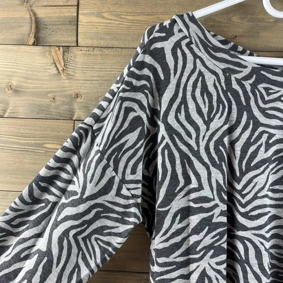 1 State Womens Shirt Long Sleeve Back Criss Cross Gray Chic Zebra Size Large - Picture 5 of 9